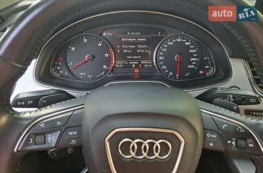 Внедорожник / Кроссовер Audi Q7 2017 в 
