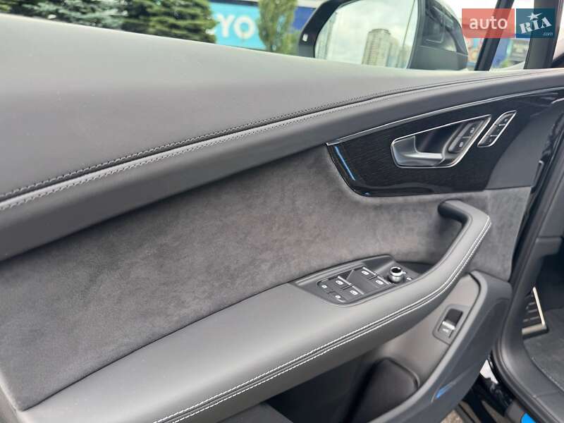 Внедорожник / Кроссовер Audi Q7 2024 в Киеве