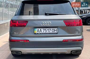 Позашляховик / Кросовер Audi Q7 2015 в 