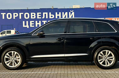 Внедорожник / Кроссовер Audi Q7 2017 в 