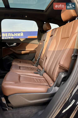 Внедорожник / Кроссовер Audi Q7 2017 в 