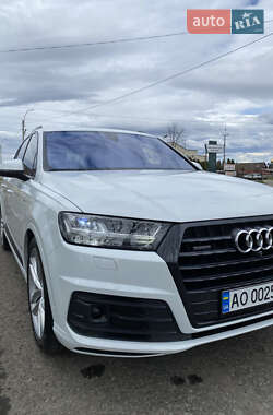 Внедорожник / Кроссовер Audi Q7 2017 в 