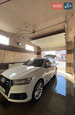 Внедорожник / Кроссовер Audi Q7 2017 в 