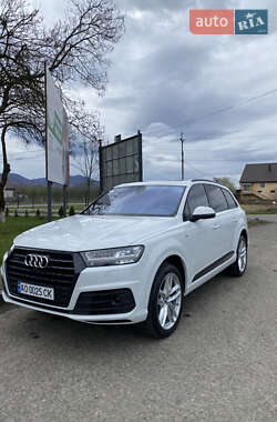 Внедорожник / Кроссовер Audi Q7 2017 в 