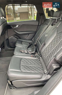 Внедорожник / Кроссовер Audi Q7 2017 в 