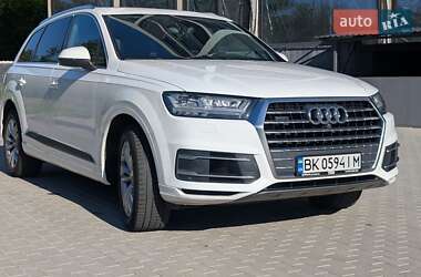 Позашляховик / Кросовер Audi Q7 2017 в 