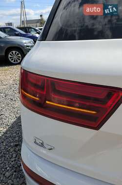 Внедорожник / Кроссовер Audi Q7 2018 в 