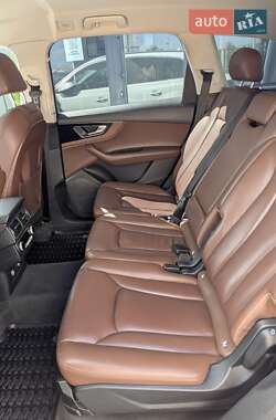 Внедорожник / Кроссовер Audi Q7 2018 в 