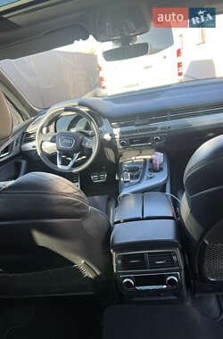 Внедорожник / Кроссовер Audi Q7 2018 в 