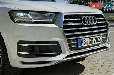 Внедорожник / Кроссовер Audi Q7 2016 в 