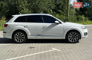 Внедорожник / Кроссовер Audi Q7 2016 в 