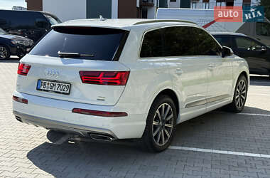 Внедорожник / Кроссовер Audi Q7 2016 в 