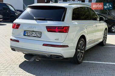 Внедорожник / Кроссовер Audi Q7 2016 в 