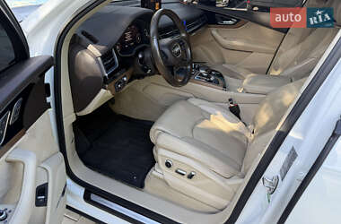 Внедорожник / Кроссовер Audi Q7 2016 в 