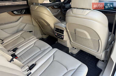 Внедорожник / Кроссовер Audi Q7 2016 в 