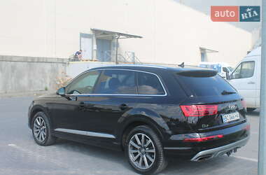 Внедорожник / Кроссовер Audi Q7 2015 в 