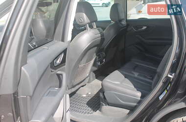 Внедорожник / Кроссовер Audi Q7 2015 в 