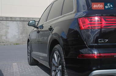 Внедорожник / Кроссовер Audi Q7 2015 в 