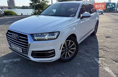 Внедорожник / Кроссовер Audi Q7 2016 в 