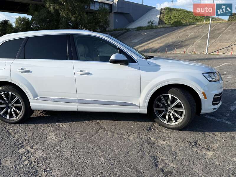 Внедорожник / Кроссовер Audi Q7 2016 в Киеве