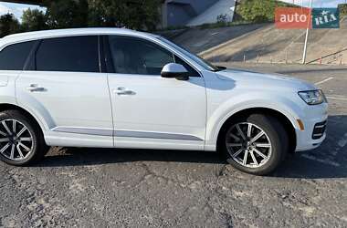 Внедорожник / Кроссовер Audi Q7 2016 в 