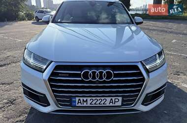 Внедорожник / Кроссовер Audi Q7 2016 в 