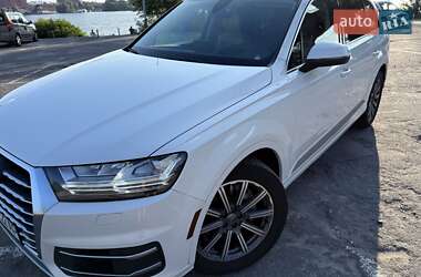 Внедорожник / Кроссовер Audi Q7 2016 в 