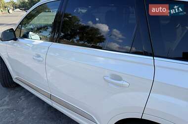 Внедорожник / Кроссовер Audi Q7 2016 в 