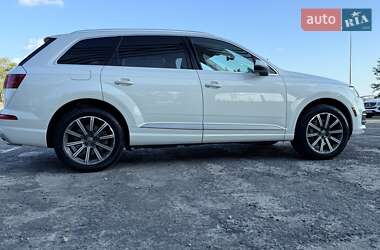 Внедорожник / Кроссовер Audi Q7 2016 в 