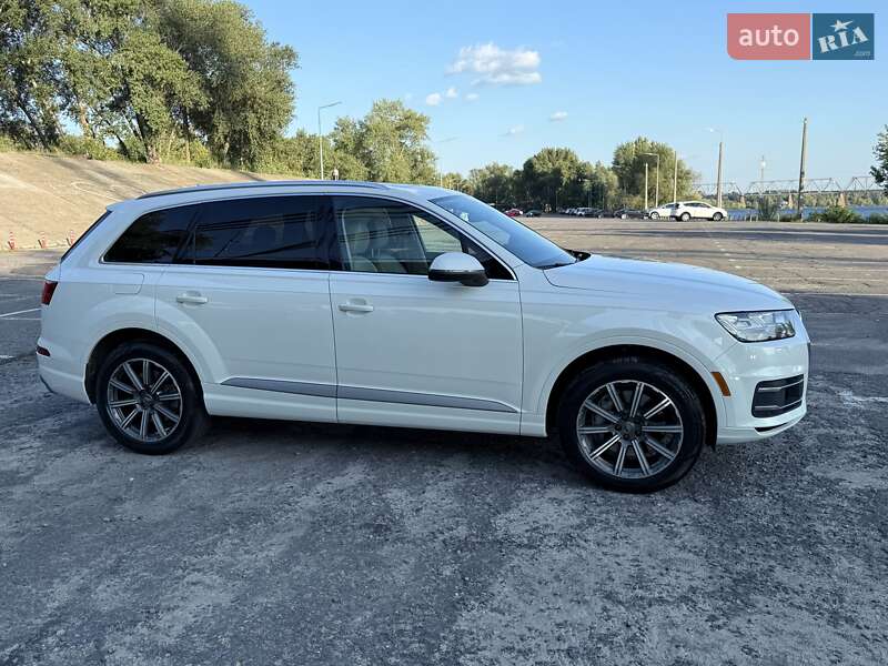 Внедорожник / Кроссовер Audi Q7 2016 в Киеве