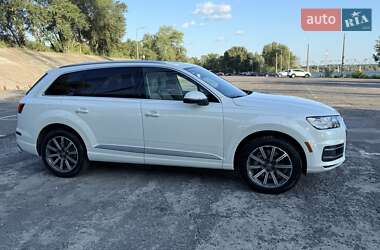 Внедорожник / Кроссовер Audi Q7 2016 в 