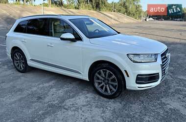 Внедорожник / Кроссовер Audi Q7 2016 в 