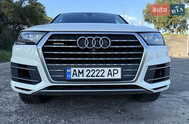 Внедорожник / Кроссовер Audi Q7 2016 в 