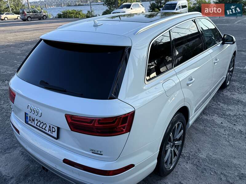 Внедорожник / Кроссовер Audi Q7 2016 в Киеве