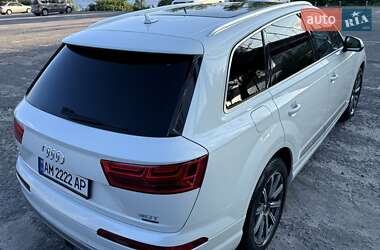 Внедорожник / Кроссовер Audi Q7 2016 в 