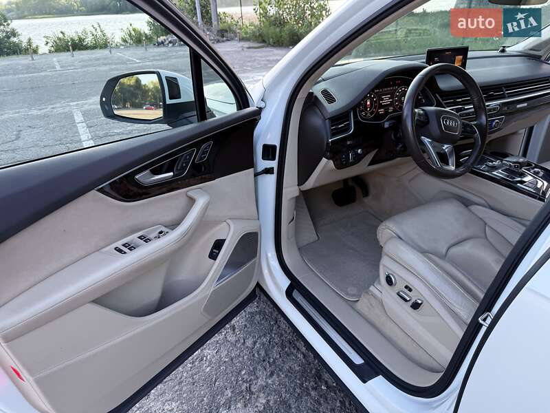 Внедорожник / Кроссовер Audi Q7 2016 в Киеве