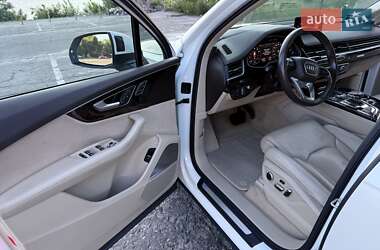 Внедорожник / Кроссовер Audi Q7 2016 в 