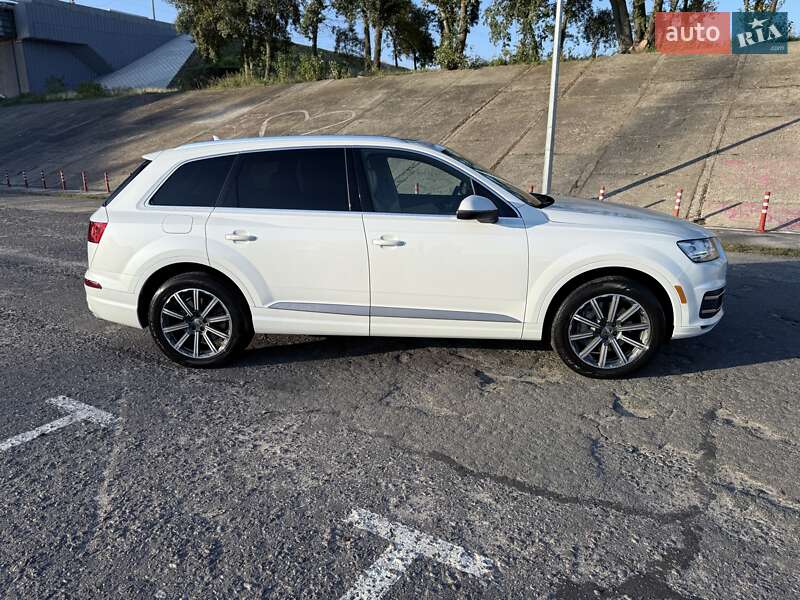 Внедорожник / Кроссовер Audi Q7 2016 в Киеве