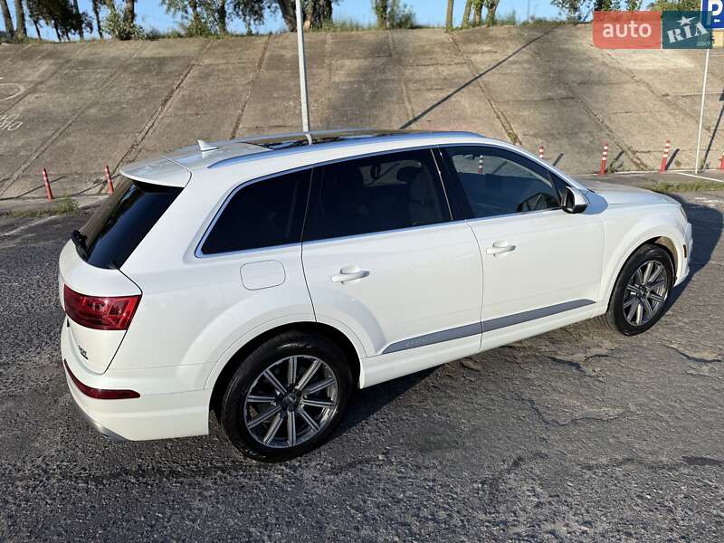 Внедорожник / Кроссовер Audi Q7 2016 в Киеве