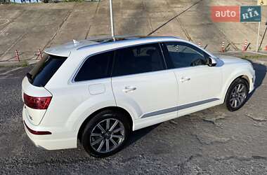 Внедорожник / Кроссовер Audi Q7 2016 в 