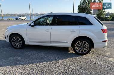 Внедорожник / Кроссовер Audi Q7 2016 в 