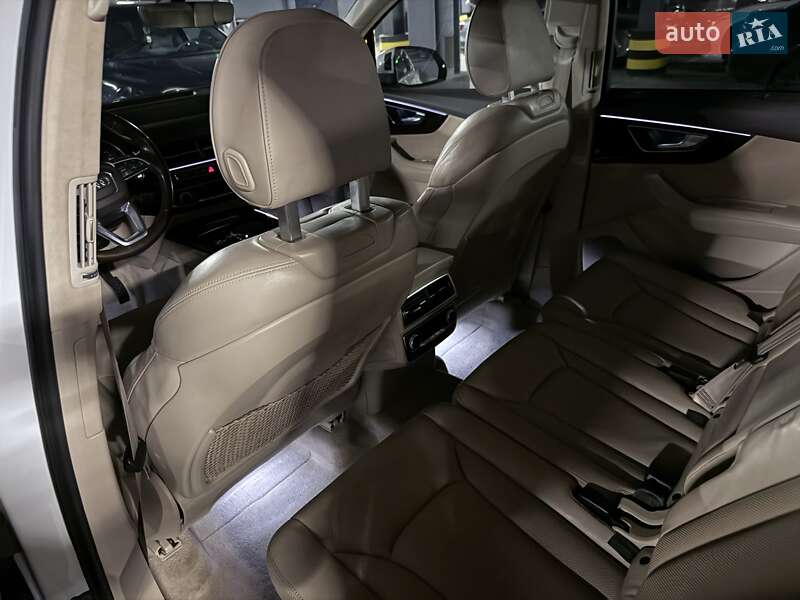 Внедорожник / Кроссовер Audi Q7 2016 в Киеве