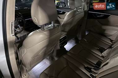 Внедорожник / Кроссовер Audi Q7 2016 в 