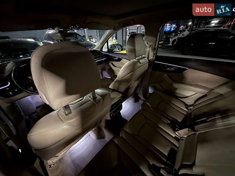 Внедорожник / Кроссовер Audi Q7 2016 в Киеве