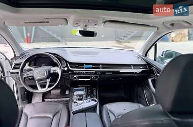 Внедорожник / Кроссовер Audi Q7 2016 в 