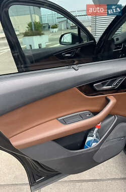 Внедорожник / Кроссовер Audi Q7 2017 в 
