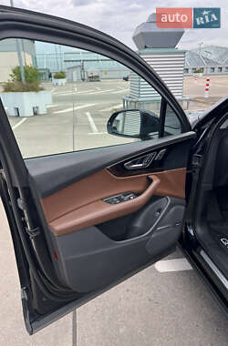 Внедорожник / Кроссовер Audi Q7 2017 в 