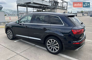 Внедорожник / Кроссовер Audi Q7 2017 в 