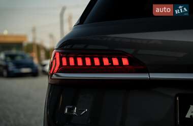 Внедорожник / Кроссовер Audi Q7 2021 в 