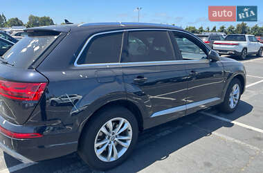 Внедорожник / Кроссовер Audi Q7 2017 в 
